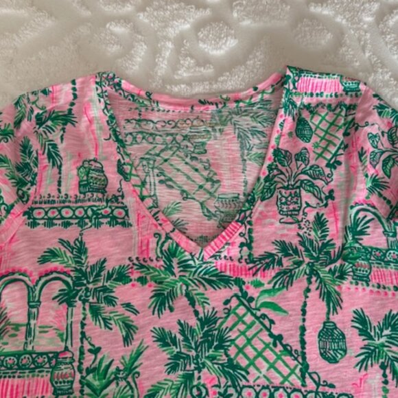 Lilly Pulitzer Short Sleeved Top - Picture 2 of 3